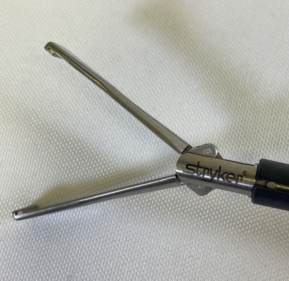 STRYKER 250-080-240 250-080-230 10mm x 33cm Allis Tissue Laparoscopic Grasper — photo 3