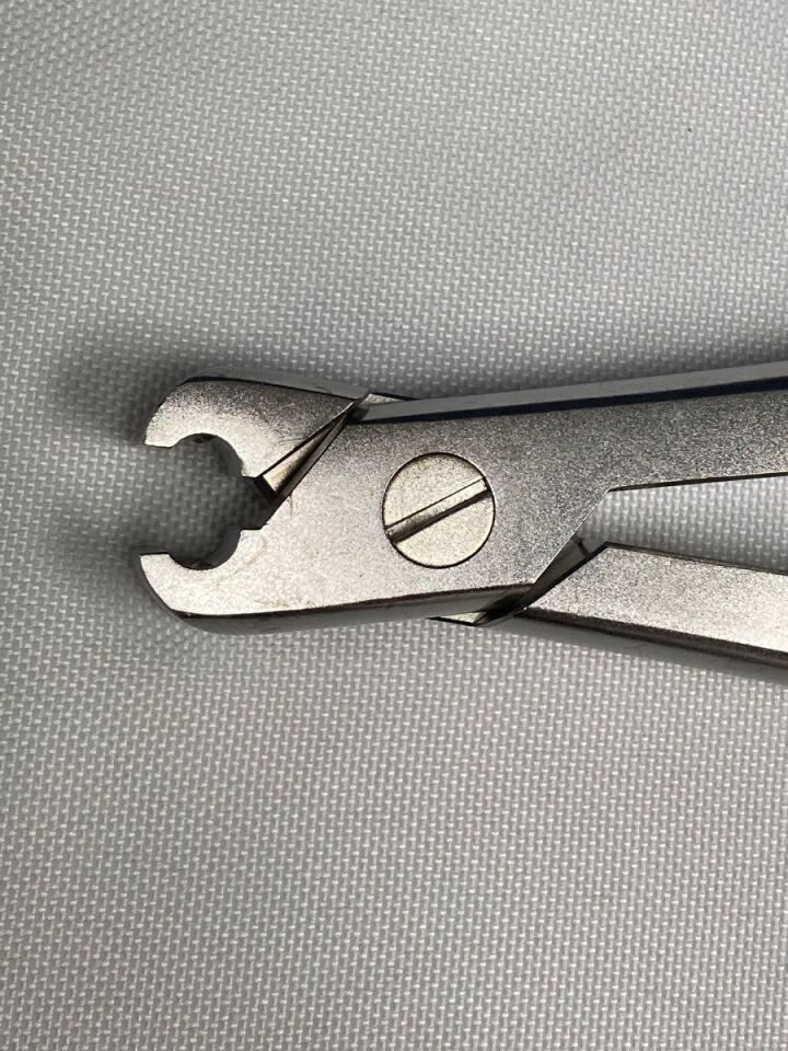 SYNTHES 388.44 USS 6mm Rod Holding Forceps — photo 3