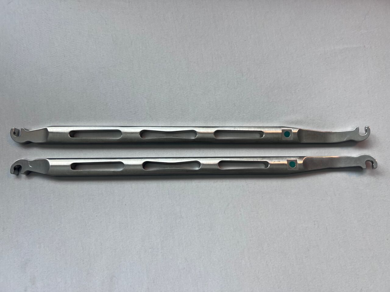 SYNTHES DS 2773050 Left & Right In-Situ Rod Benders — photo 1