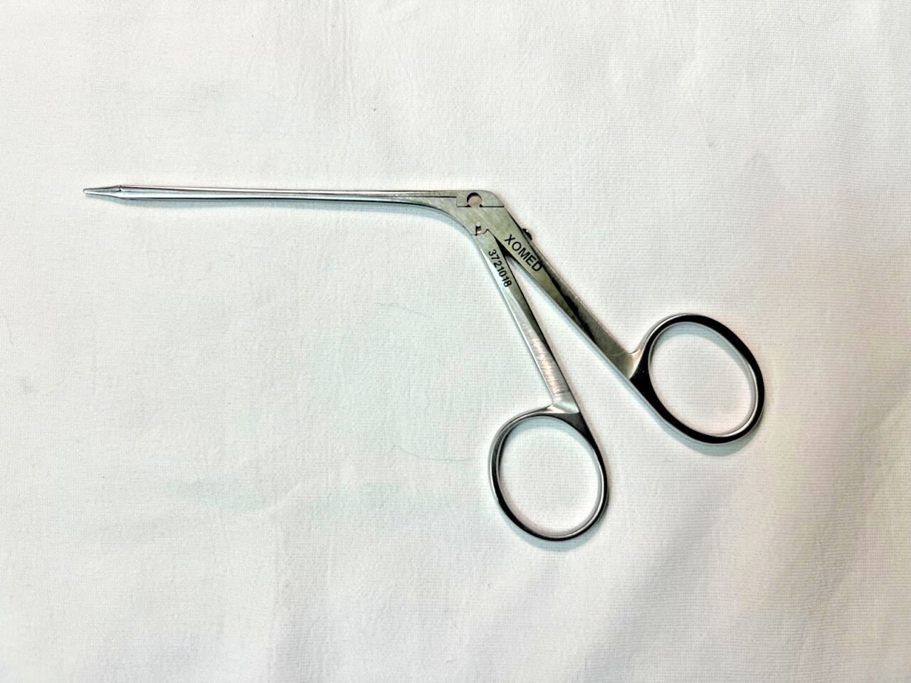XOMED 3721018 8mm Serrated Jaws Tapered 5-3/4" L House Alligator Crimper Forceps