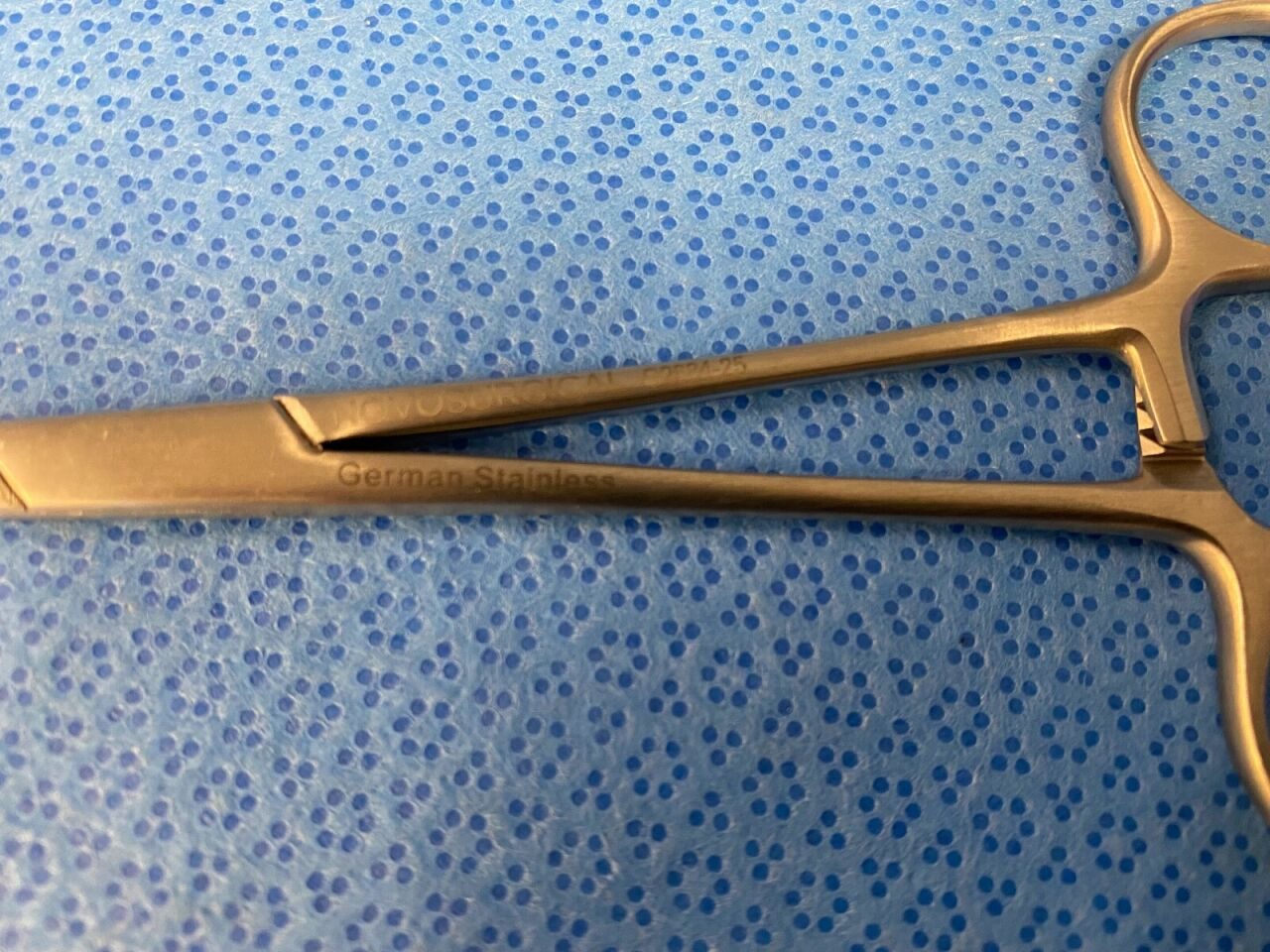 NOVO SURGICAL G2684-25 Crile Forceps Curved Tips 5 1/2" — photo 3