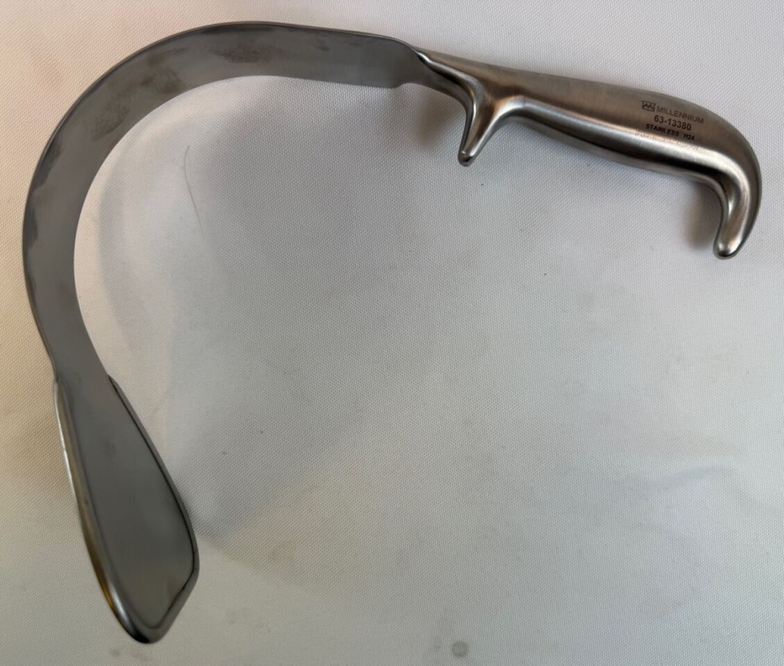 MILLENNIUM SURGICAL 63-13380 B.E. Glass Abdominal Retractor 6" x 3.25" Blade — photo 1