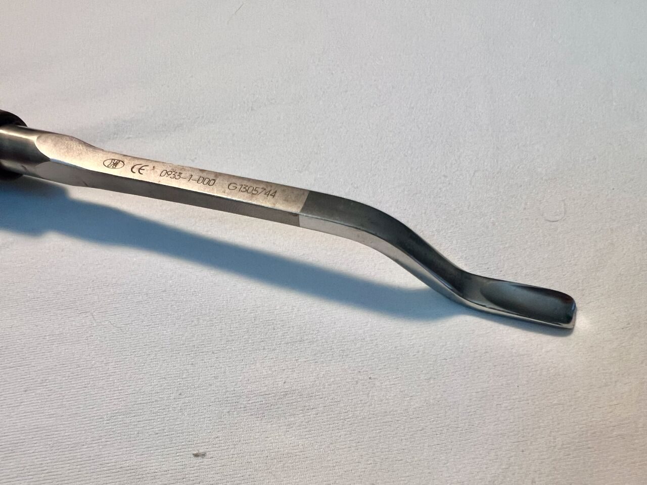 STRYKER HOWMEDICA 0933-1-000 Angled Orthopedic Spinal Chisel — photo 2