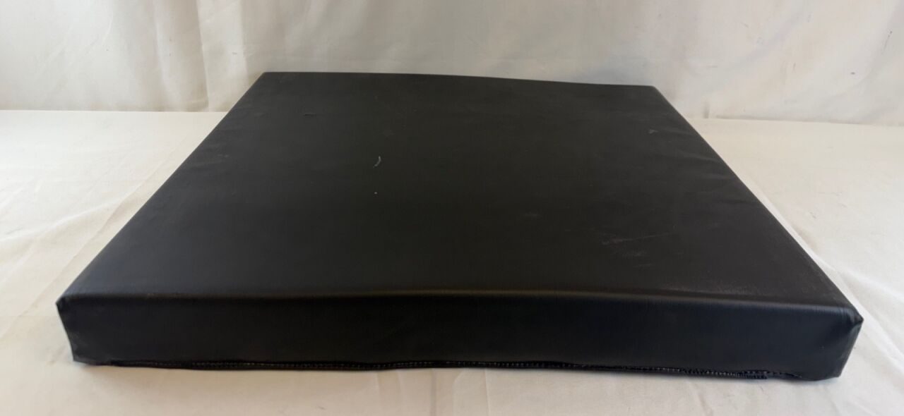 BERCHTOLD 2.5" x 19.5" x 21" Operating Room Table Leg Section Pad — photo 6