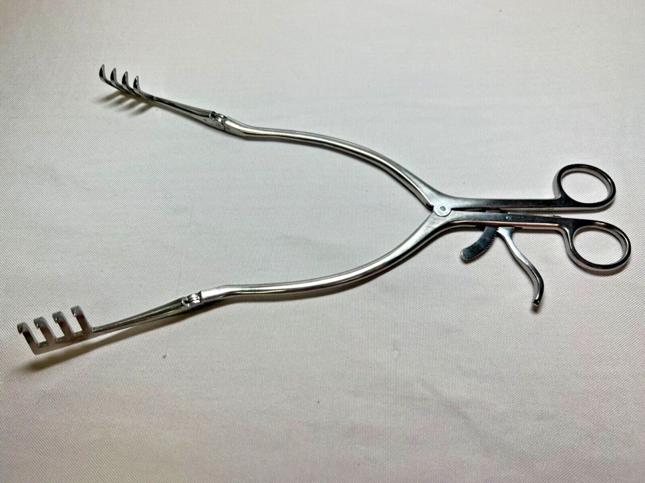 BECKMAN 50-1165 Thyroid Retractor Hinged Sharp 4 X 4 Teeth — photo 2
