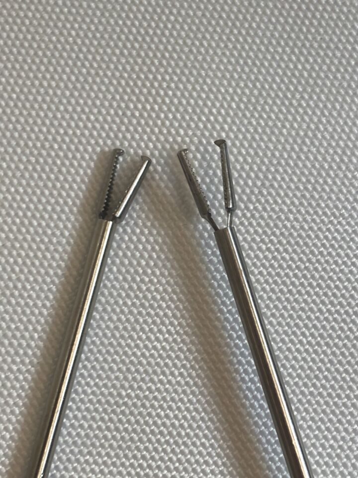 Pair of 8" Scissor Handled Tendon Retriever Forceps w/ Case — photo 4
