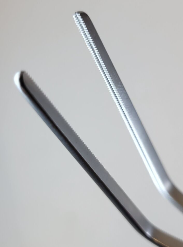 V. MUELLER CH6201 Cooley Peripheral Vascular Clamp, Angled, 1-3/4" Jaw, 7" — photo 6