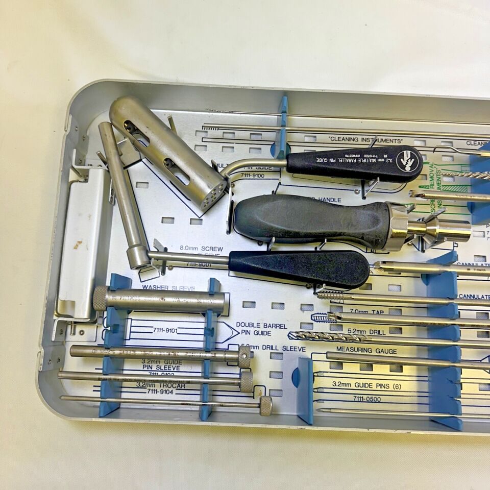 SMITH & NEPHEW 7119112 7.0mm Cannulated Screw Set Instrument Tray — photo 7