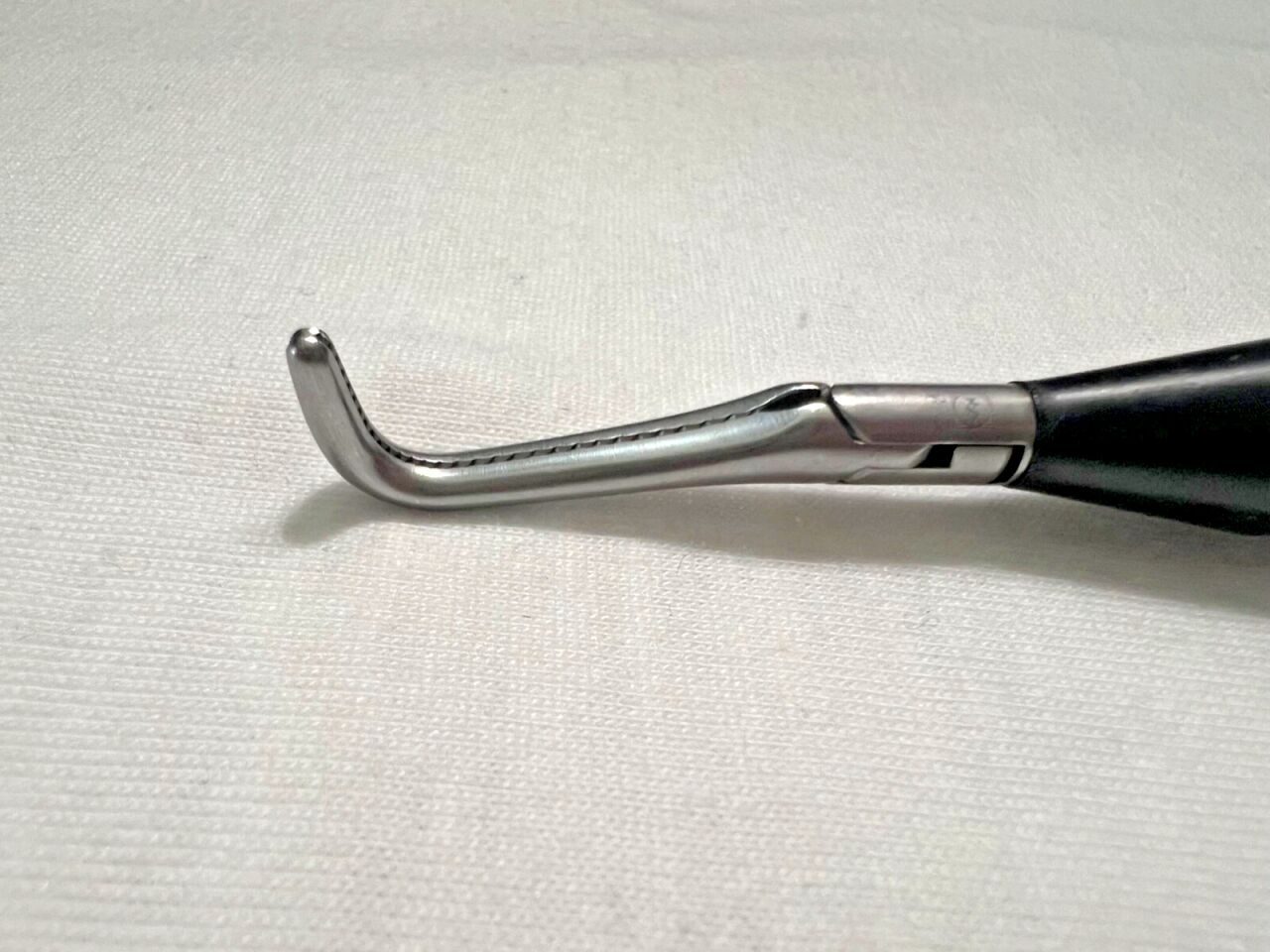 AESCULAP PO606R ADTEC 90deg Dissecting Forcep 10mm X 31cm Monopolar Overholt Dissecting Forcep — photo 4