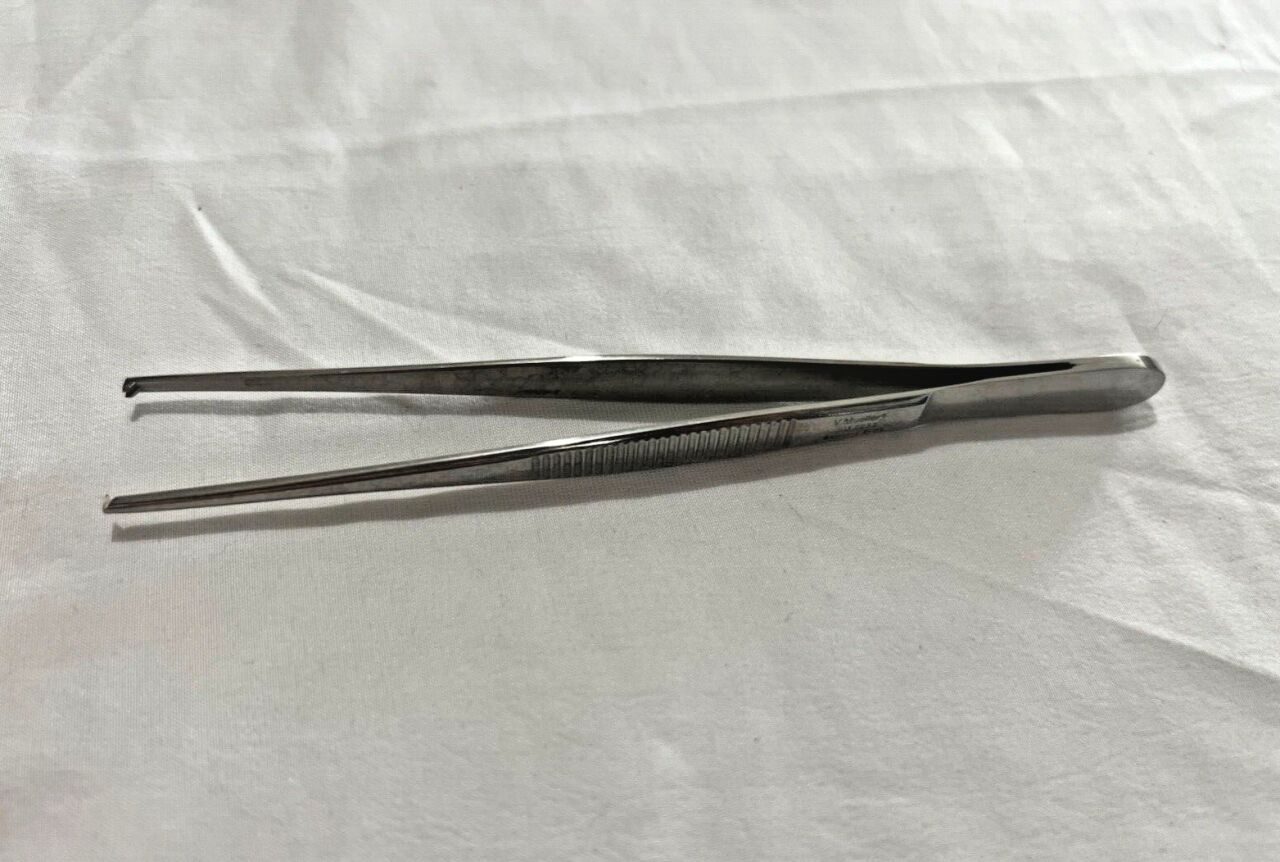 V. MUELLER SU2232 Tissue Forceps 1x2 Teeth 5-3/4" Length — photo 1