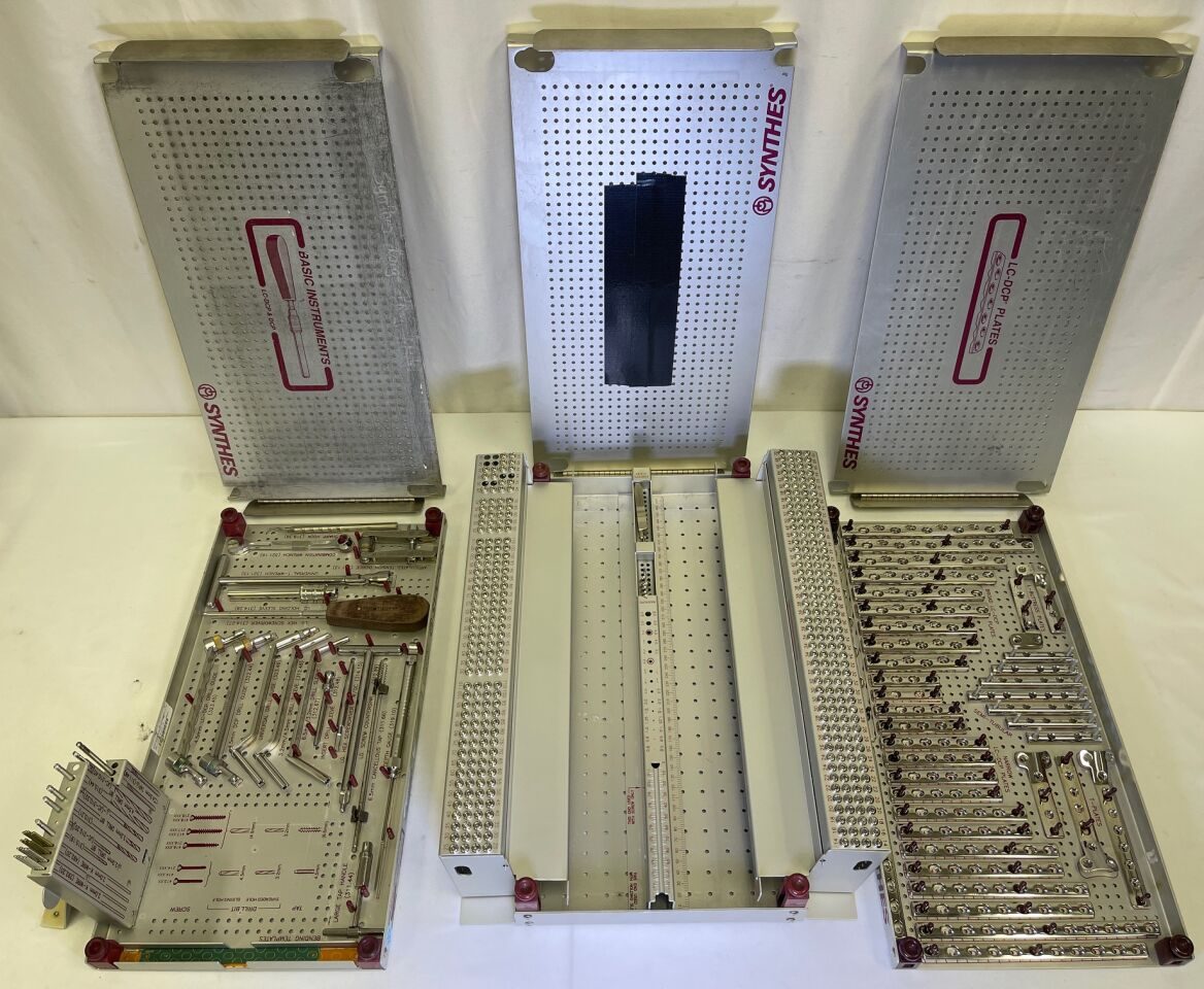 SYNTHES  Large Fragment System Plates Screws Instruments — photo 1