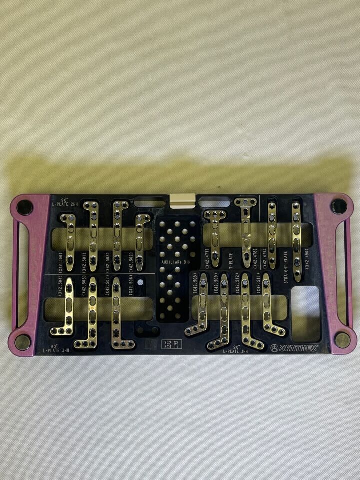 SYNTHES 2.4mm LCP Dorsal Distal Radius Plates — photo 2