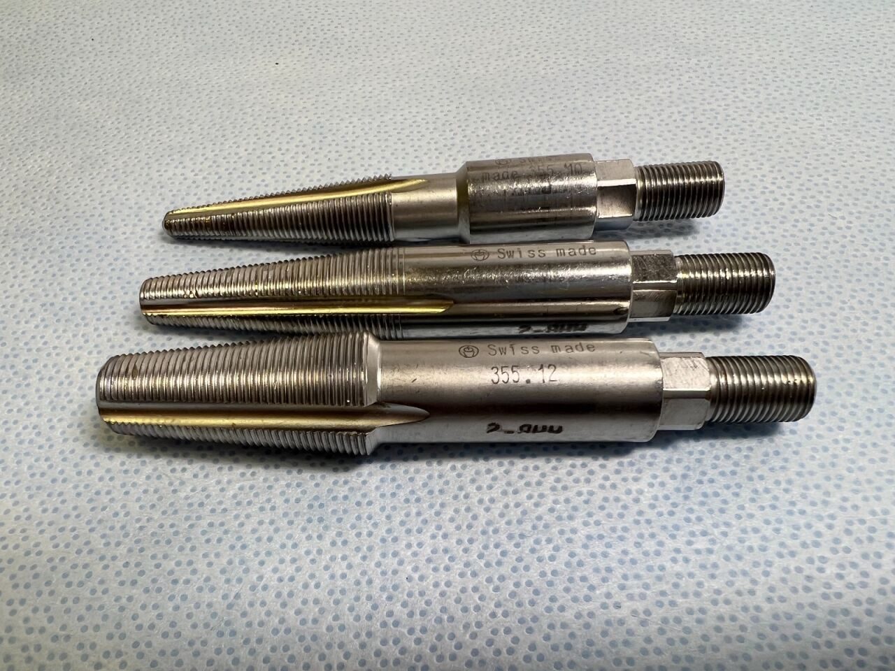 SYNTHES 355.10/11/12 Threaded Conical Bolts for Nail Removal — photo 1