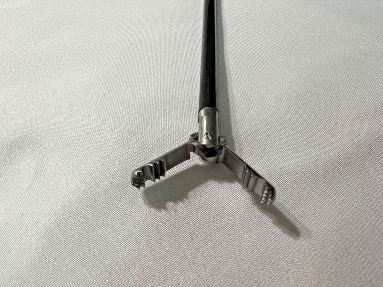 SNOWDEN-PENCER 90-3021 Laparoscopic Fundus Rotating Raptor Grasper 5mm X 32cm — photo 2