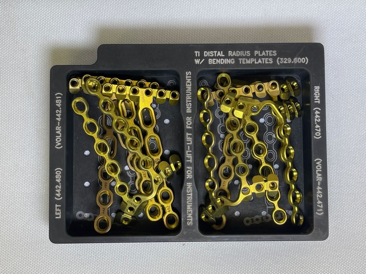 SYNTHES Various TI Distal Radius Set — photo 4
