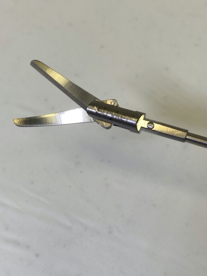 STRYKER 250-080-752 45cm x 5mm Long Jaw Curved Metzenbaum Scissor Lap Insert — photo 3