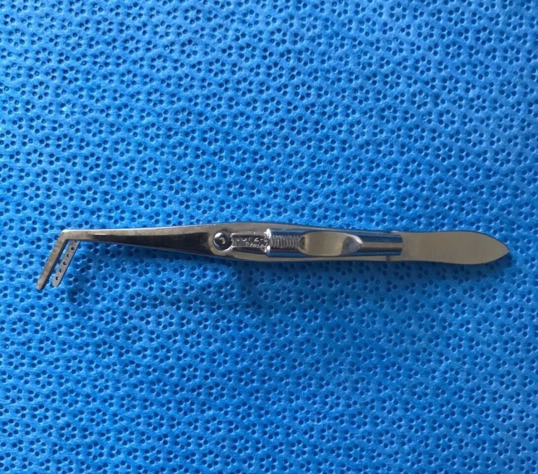 STORZ E-2330 Jameson Muscle Forceps Left w/ Lock Ophthalmology ENT