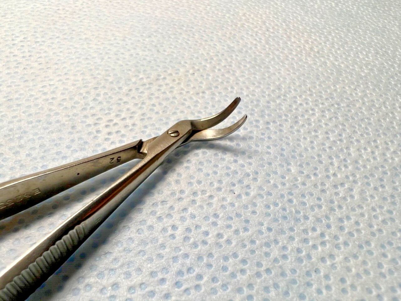 KARL STORZ E3233 Corneal Transplant Scissors Right Curved 12mm X 11mm Blades — photo 3