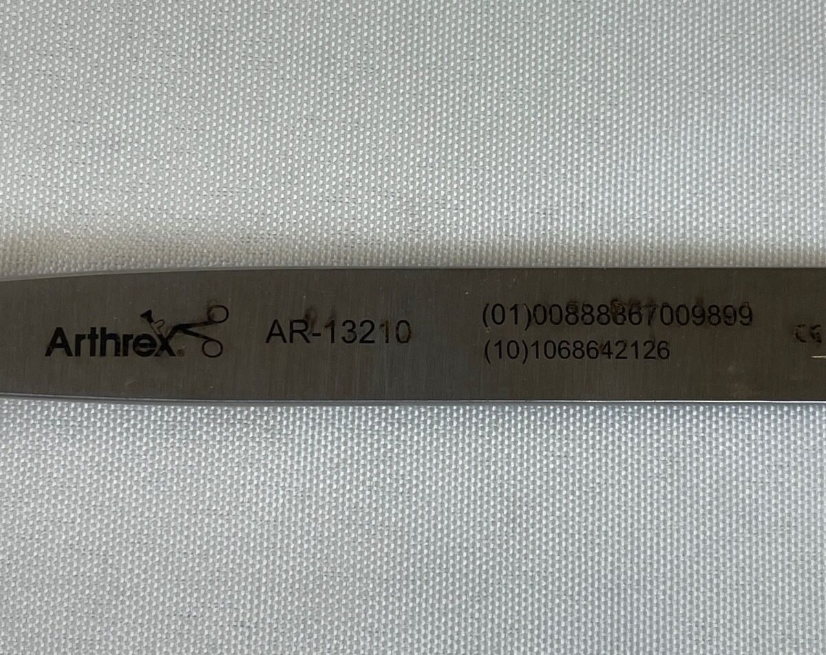 ARTHREX AR-13210 Mini Hohmann Retractor 8mm x 6.5" — photo 2