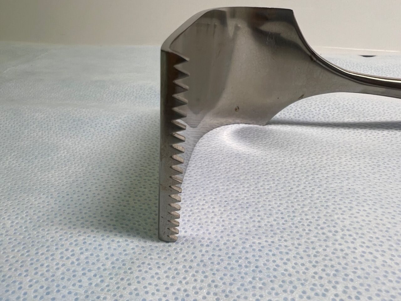 V. MUELLER NL5130 Orthopedic Meyerding Retractor Sharp Tooth Blade 1.5mm X 1cm — photo 2