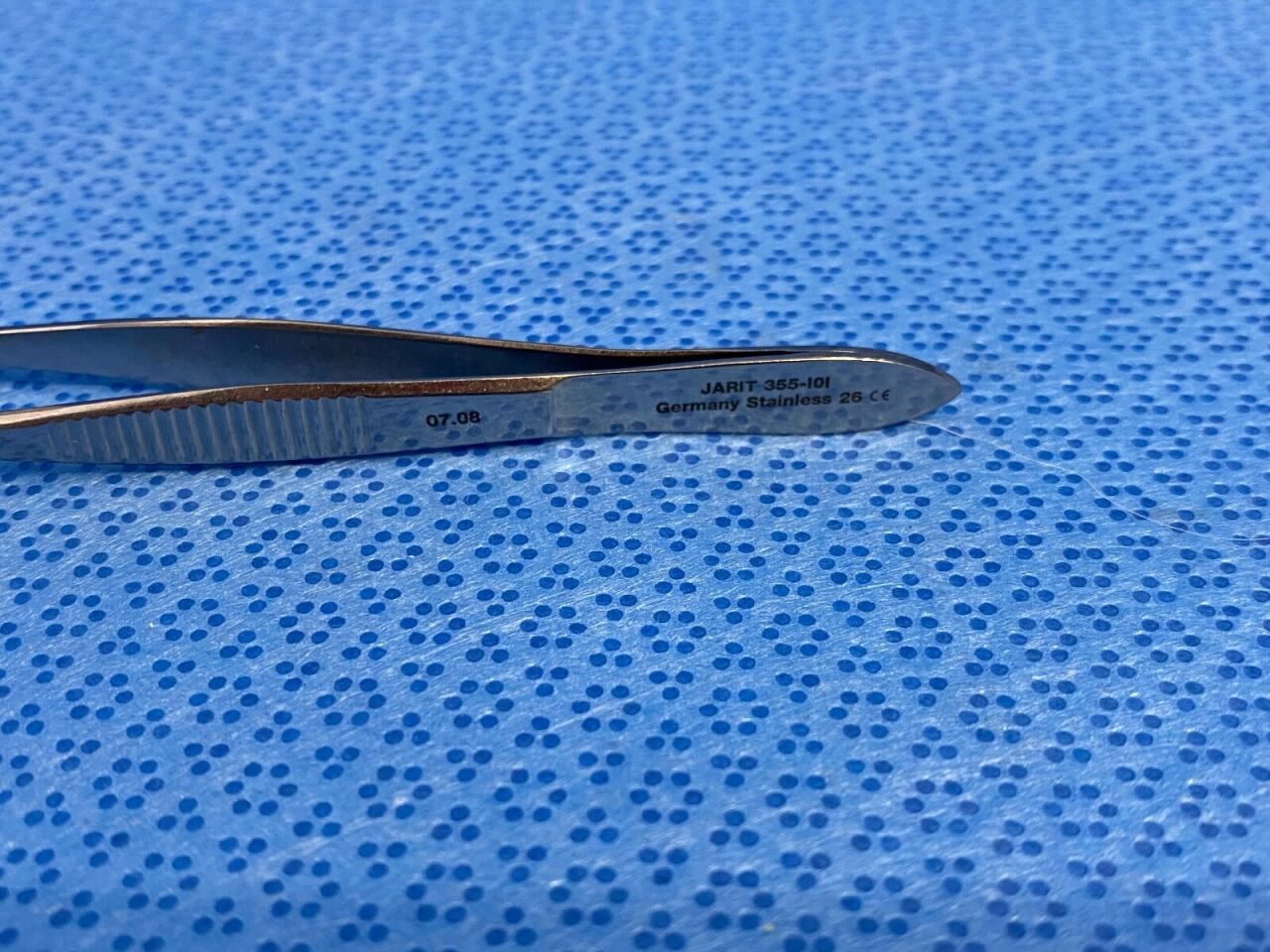 JARIT 355-101 Ophthalmic 0.8mm Wide Tip Half Curved Eye Dressing Forceps 4" — photo 2