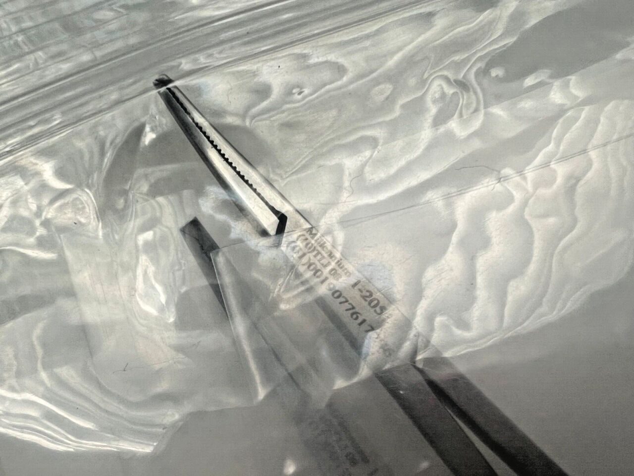 MILLENNIUM SURGICAL 1-2051 Halstead Mosquito Forceps 1x2 Teeth 5" L — photo 2