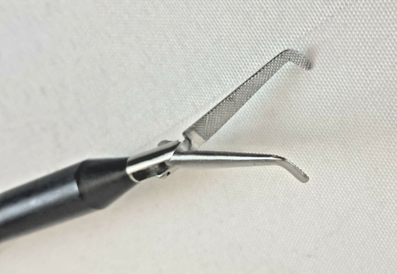 BOSS SURGICAL D/A Monopolar 10mm 35cm Right Angle Laparoscopic Grasping Forceps — photo 4