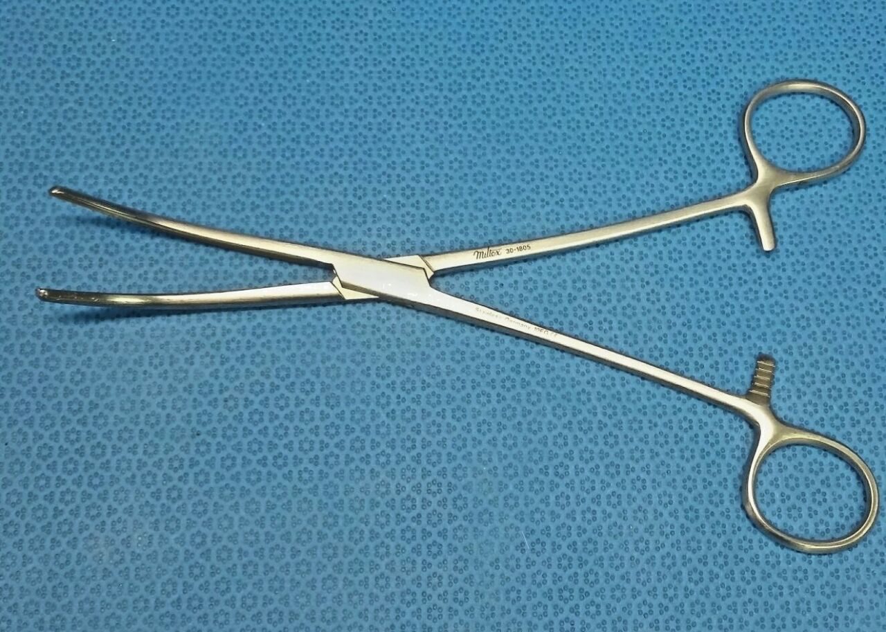 MILTEX 30-1805 Pean Hysterectomy Forceps, Longitudinal Serrations, Curved, L: 9"