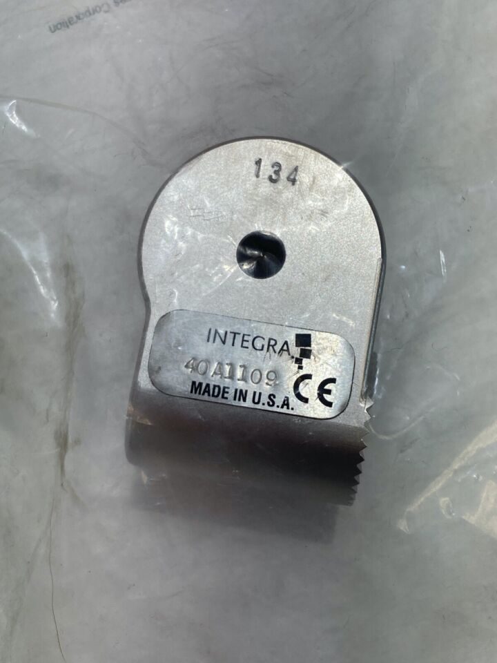 INTEGRA MAYFIELD Various Horseshoe Conversion Adapter w/o Knobs — photo 2