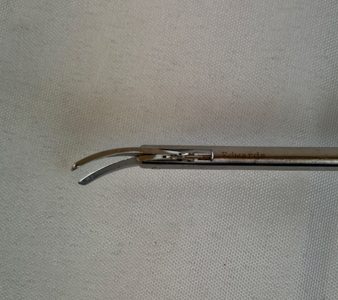 EDWARDS ERGS01536 MICS Double Action Curved Scissors 5mm x 36cm ThruPort CVOR — photo 4