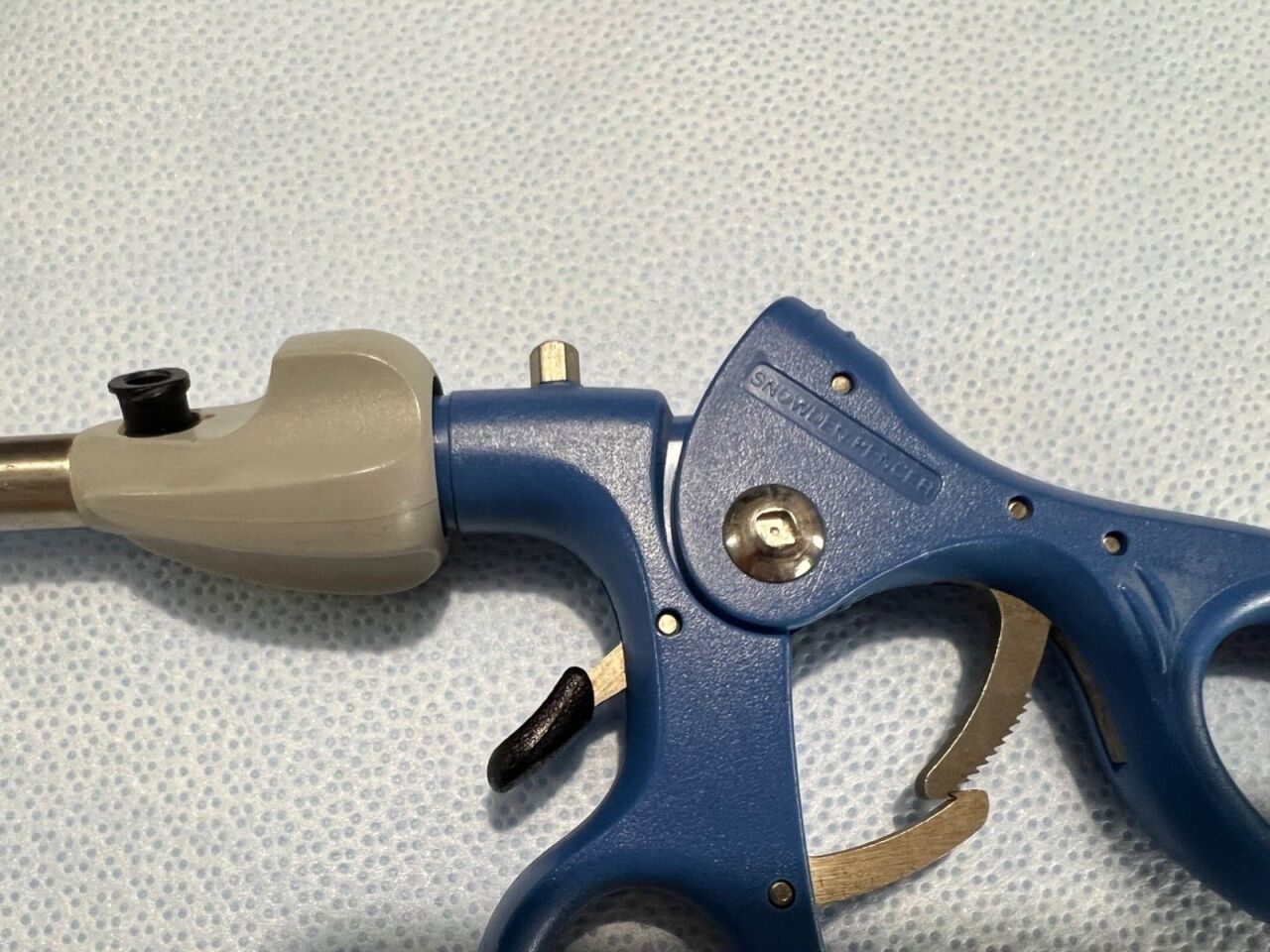 SNOWDEN-PENCER 90-6359 Curved DeBakey Clamp 10mm Laparoscopy — photo 4