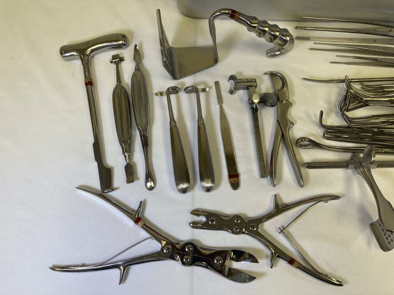 VARIOUS  32 Piece Jarit Weck V. Mueller Chest Tray w/ Sterilization Case — photo 3