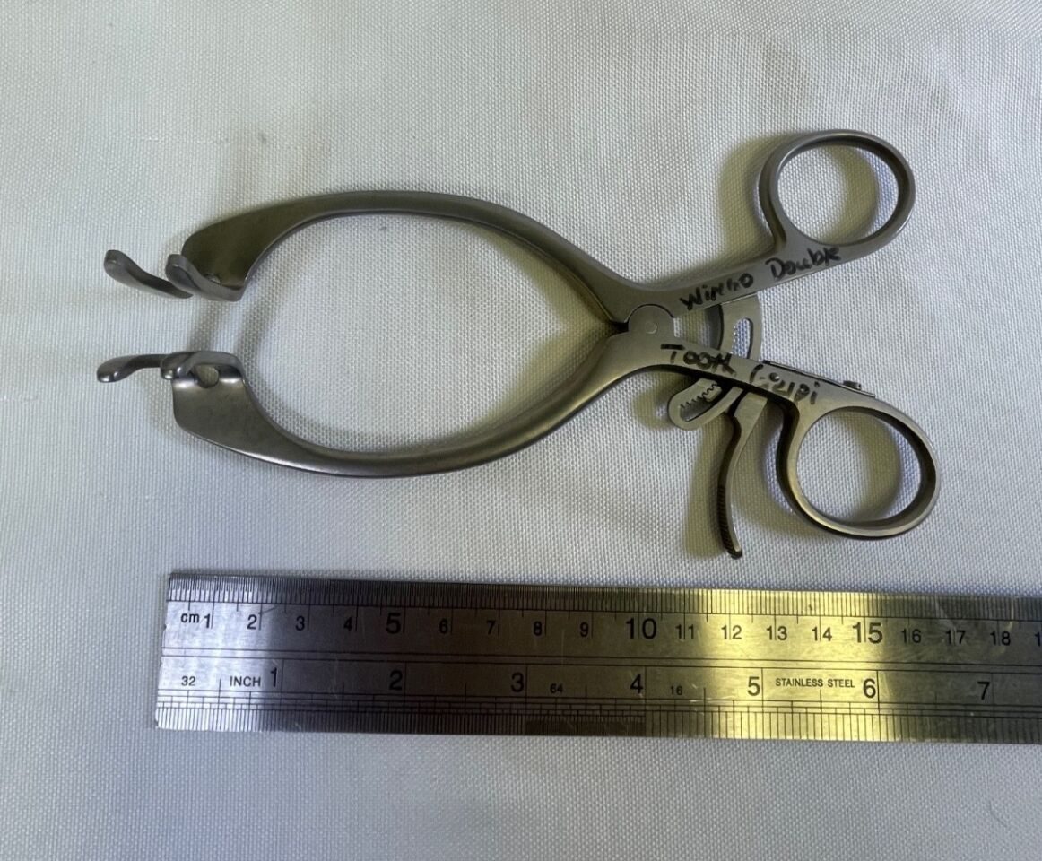 AESCULAP BV112R Mayo-Adams Self Retraining Retractor 165mm 40mm x 15mm — photo 9