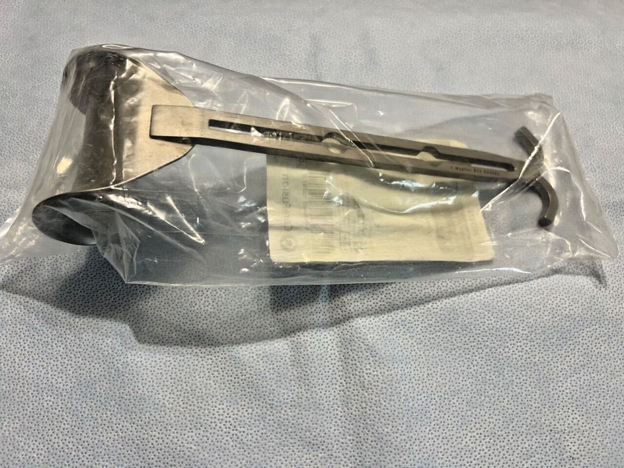 V. MUELLER SU3022 Center Blade For Balfour Retractor 3-1/8" Wide 10-1/2" Length