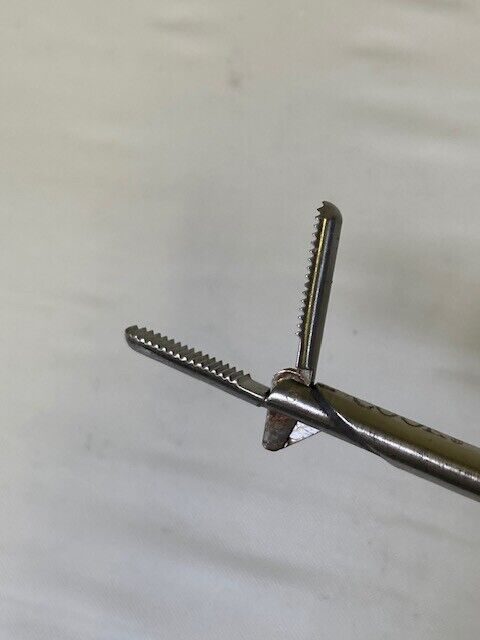 COOK MEDICAL  Inline Laparoscopic Blunt Nose Single Action Grasping Forcep — photo 3