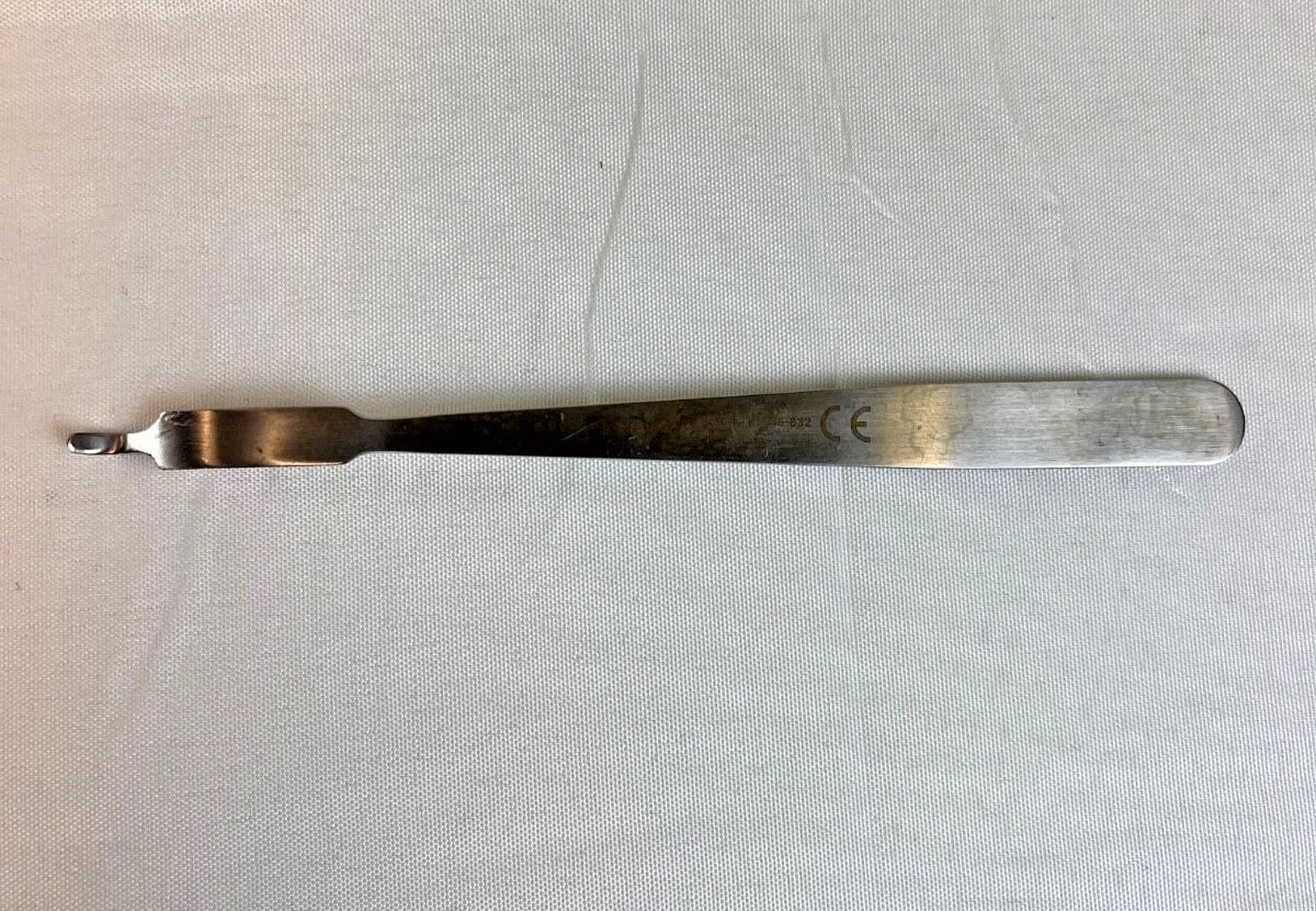 KMEDIC KM46832 KM 46-832 Mini Hohmann Retractor 8mm x 6.5" Orthopedics Trauma