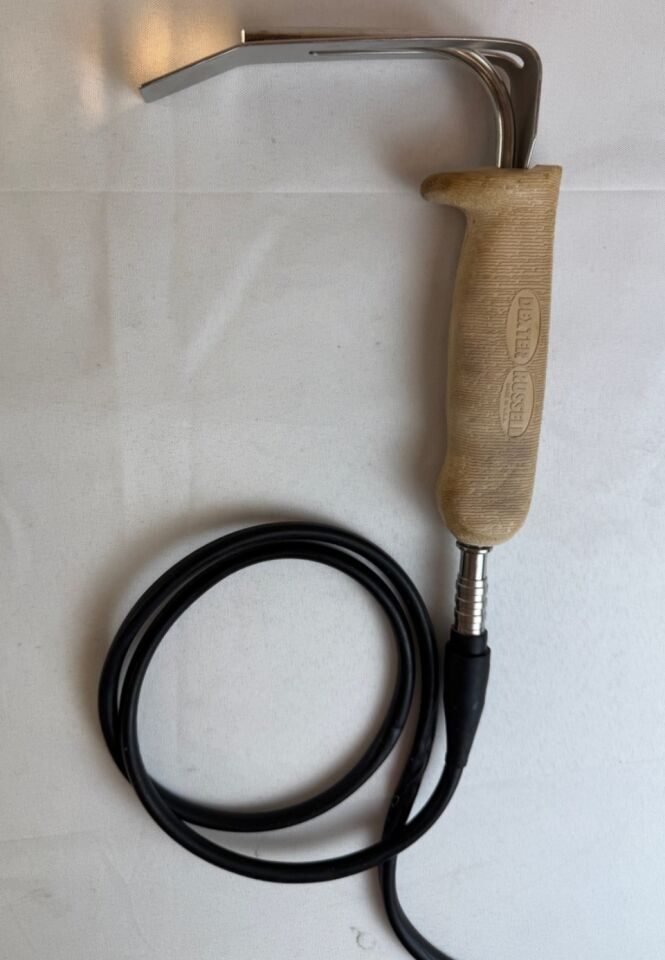 DEXTER RUSSELL 4" x 1" Angled Smooth Blade Lighted Retractor w/ Light Cord — photo 1