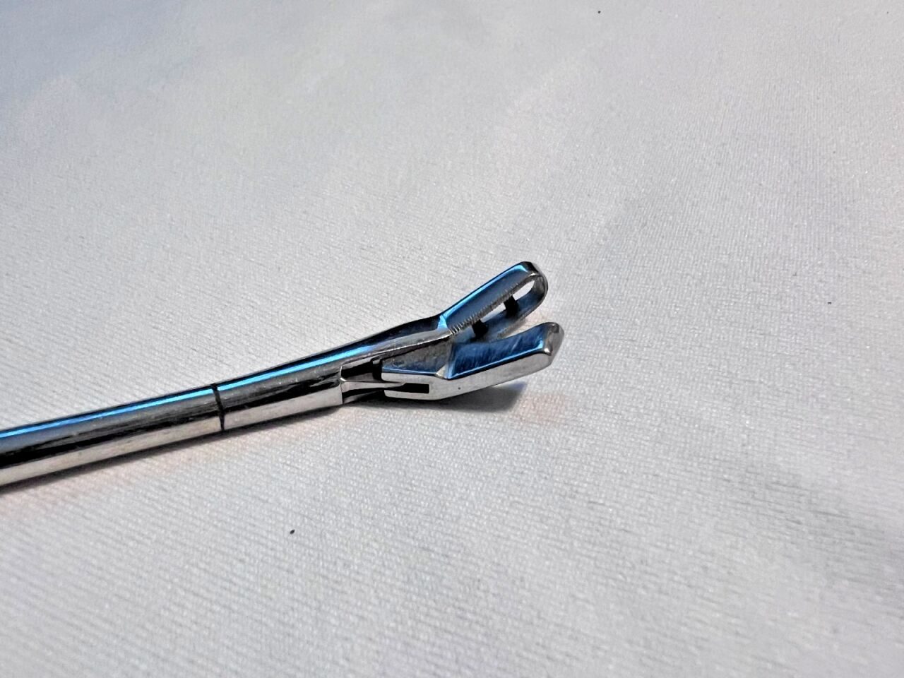 WELCH ALLYN 2790437 Endoscopic Right Angled Biopsy Clamp 36cm — photo 3