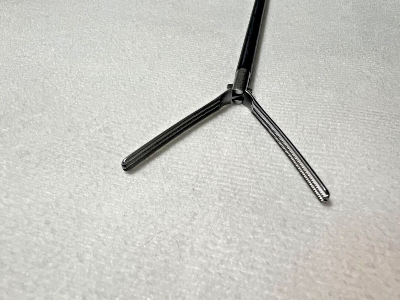 AESCULAP PM657R ADTEC DeBakey Grasping Forcep Vascular Clamp 5mm X 14-1/4" — photo 2