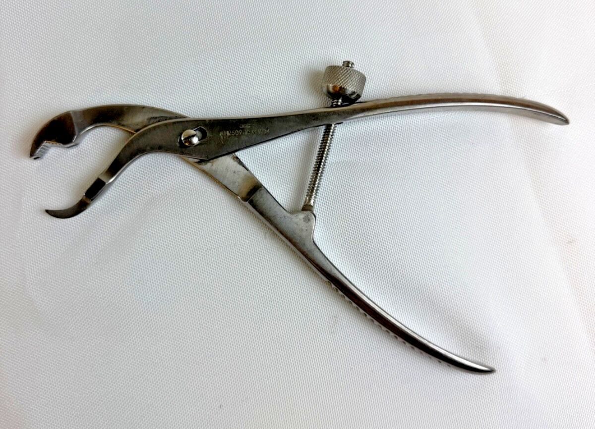 AAP SURGICAL IU 2509-10 Self Centering Bone Holding Forceps 190mm Orthopedics — photo 1