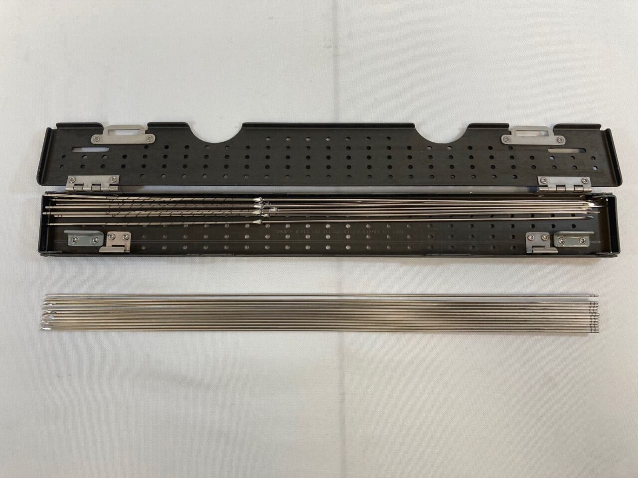 SYNTHES CASE w/ 2.0mm Smooth   Reduction Wires 304.457 — photo 5