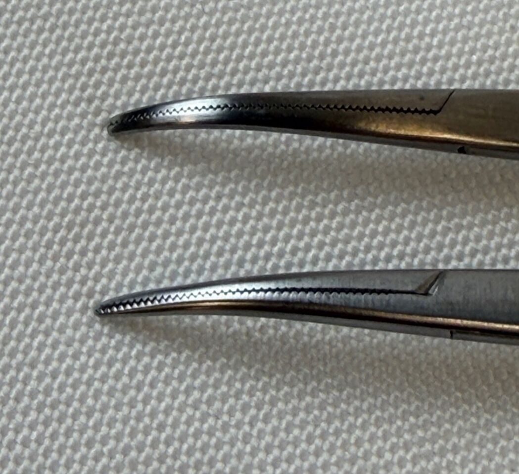 V. MUELLER CH8610 Jacobson Mosquito Forceps Delicate Curved Serrated 5" Pair — photo 6