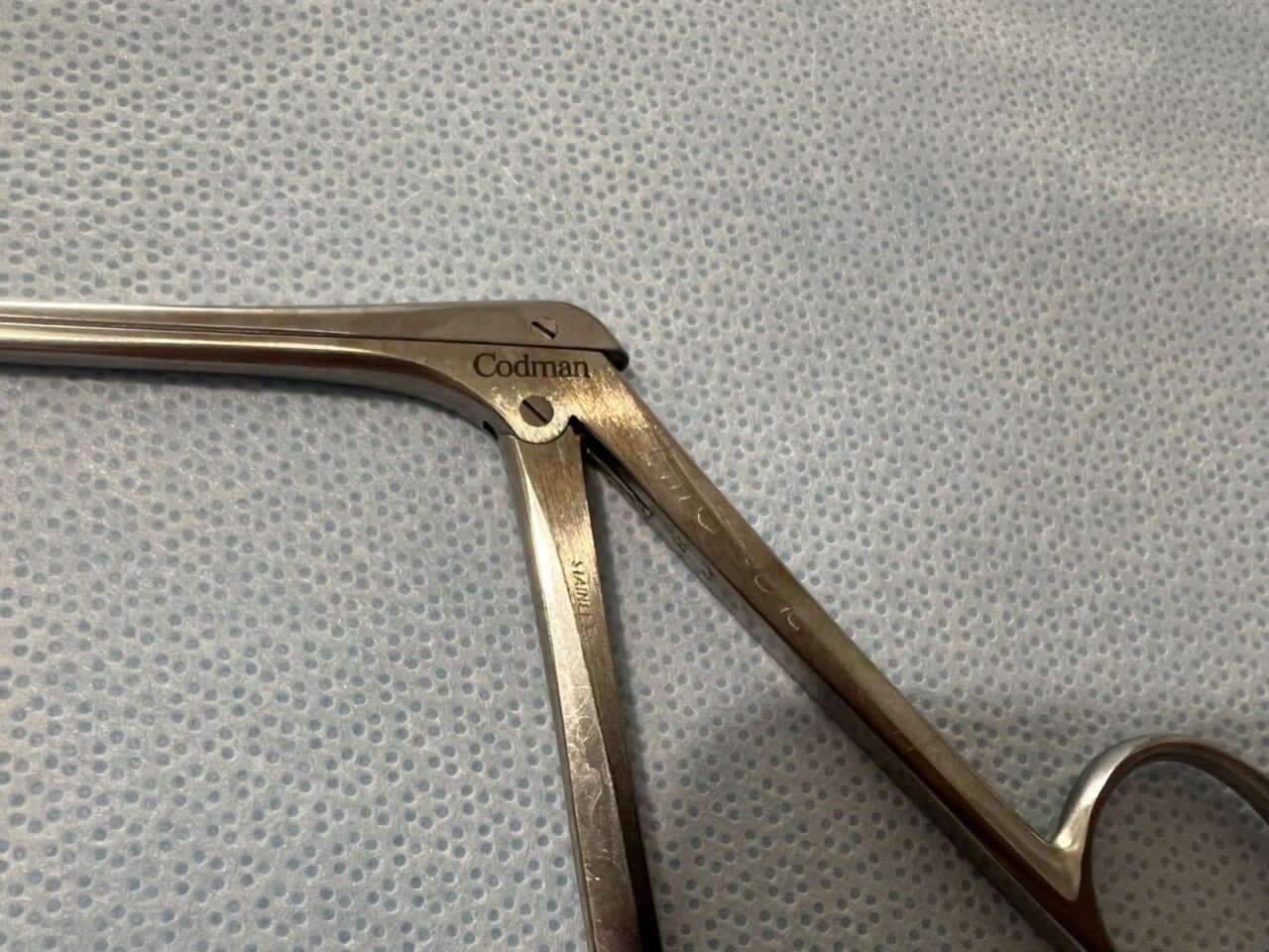 CODMAN Curved UpBite 7" Cushing Intervertebral Disc Rongeur — photo 5