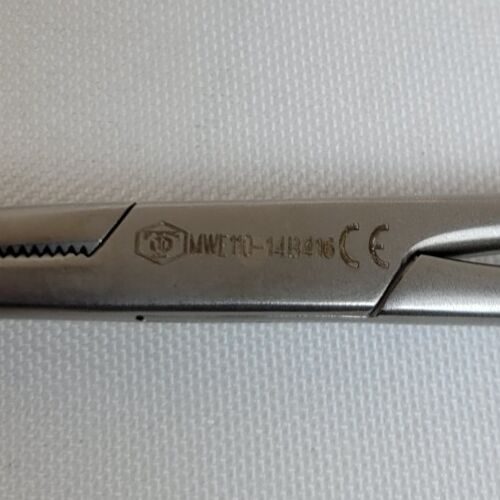 TORNIER  Crile Hemostatic Forceps Curved Jaws 7-1/2" Set of 2 — photo 4