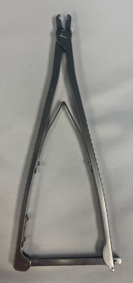 SYNTHES 388.409 6mm Holding Forceps w/ Narrow Jaws, ClickX