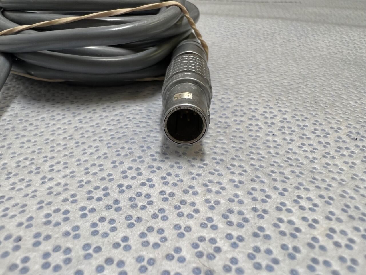 MEDICAL INSTRUMENT 9904001 O/R Table — photo 3