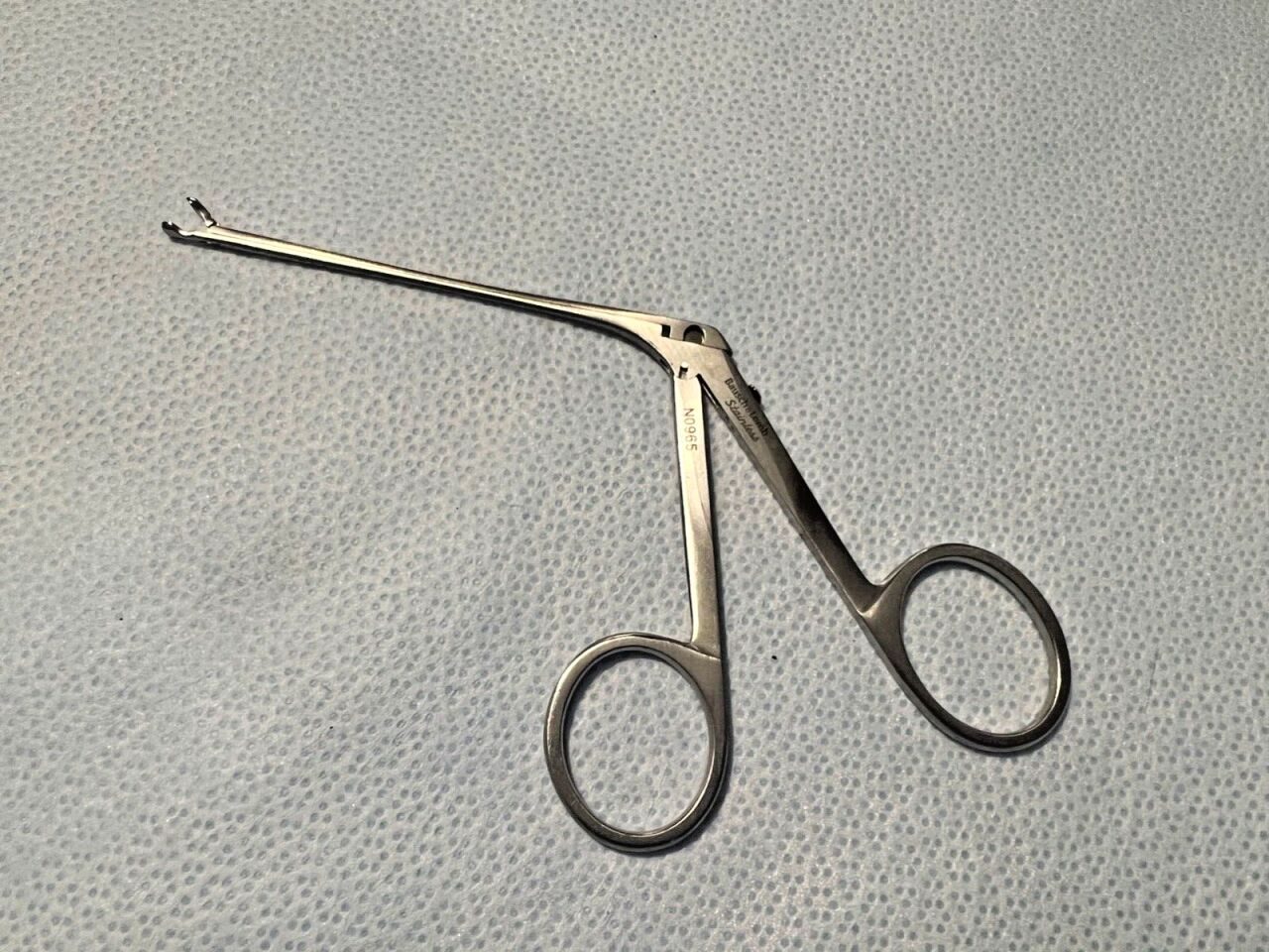 BAUSCH & LOMB N0965 3mm X 5.4" Hartman-Herzfeld Cup Forceps