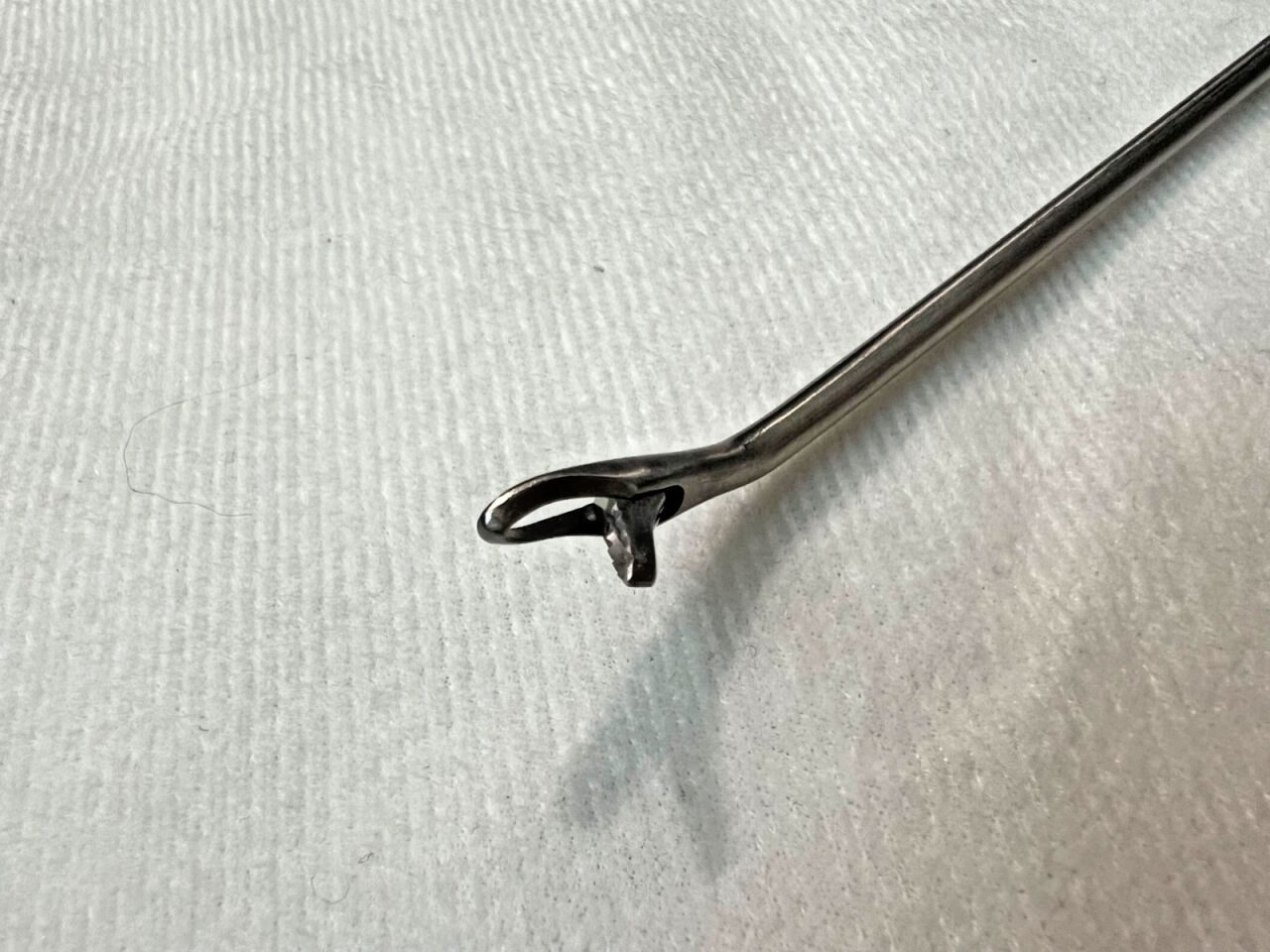 XOMED 3711210 4.5" WL Weil-Blakesley Thru-Cut Forcep 2.5mm Serrated Right Angle — photo 2