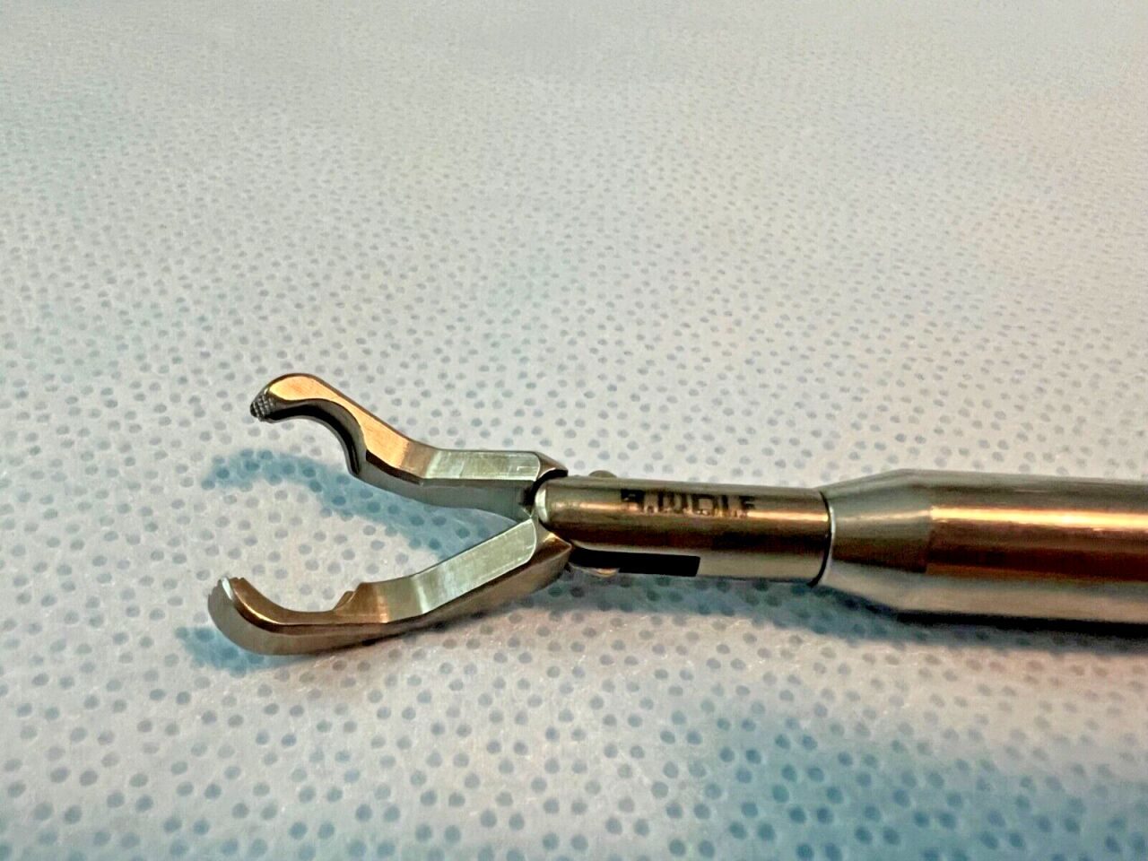 R. WOLF 8397.655 Anvil Grasper 10mm X 30deg Double Action w/ 8393.0002 Handle — photo 2