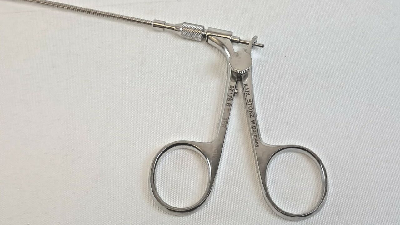 KARL STORZ 27175B Foreign Body Removal Forceps 9Fr 40cm — photo 2